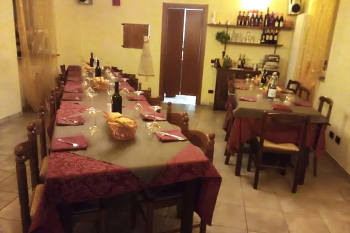 Dining 8 of 9