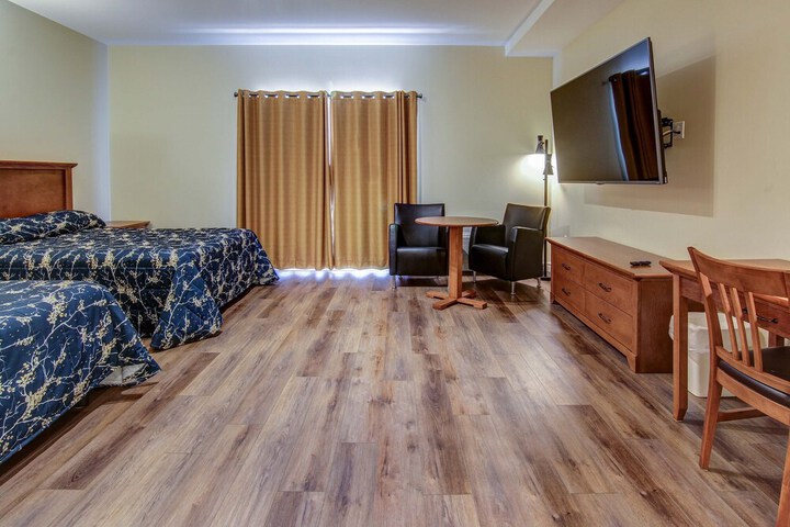 Room 8 of 33