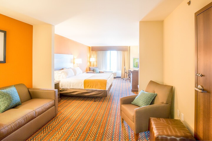 1 King Bed (3 of 12)