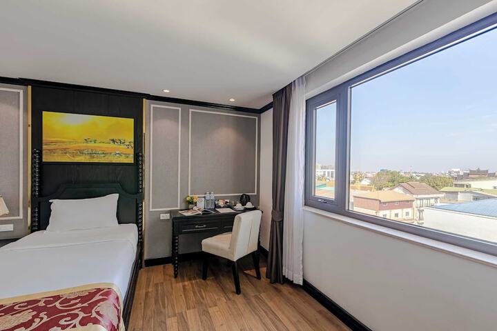 Room 17 of 65