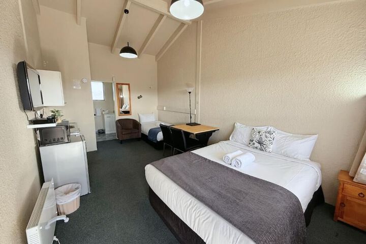 Room 10 of 84