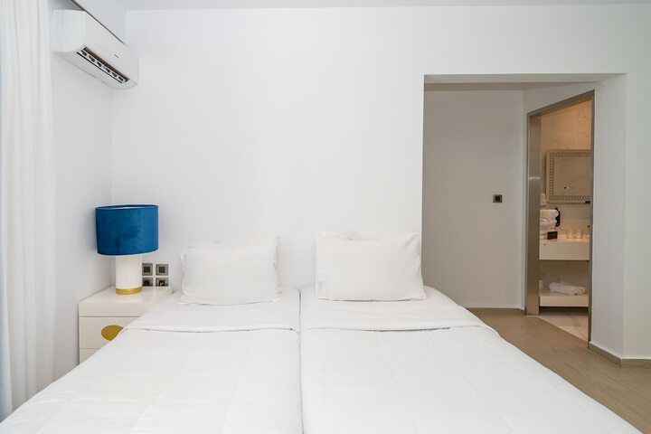 Room 10 of 126