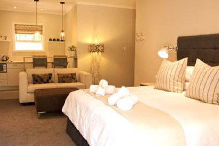 Room 6 of 11