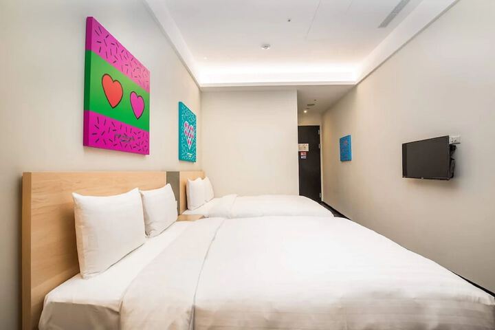 Room 103 of 171