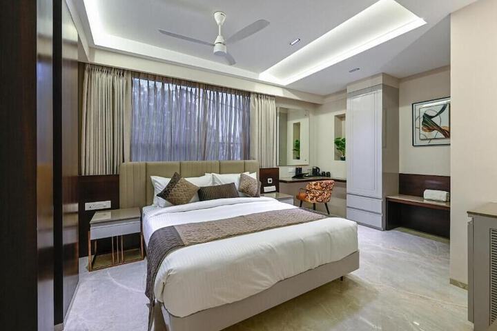 Room 2 of 27