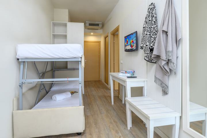 Room 13 of 42