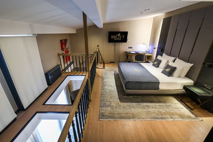 Room 49 of 80