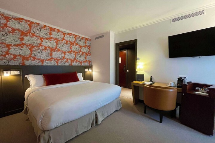 Room 32 of 55