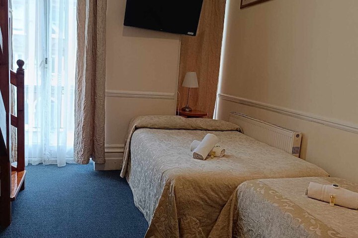 Room 136 of 283