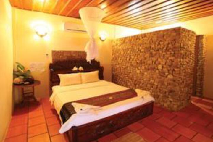 Room 2 of 8