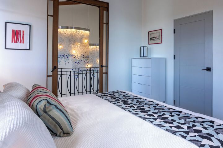 Room 207 of 1000