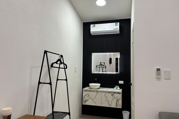 Room 18 of 25