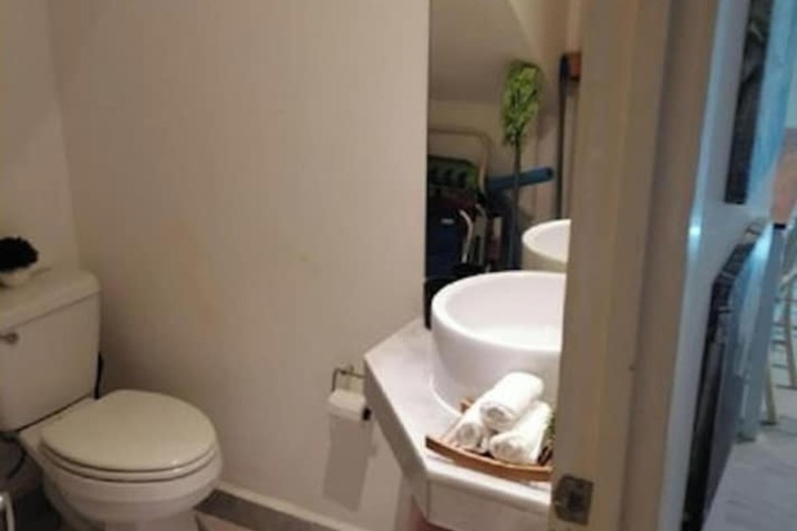 Room 6 of 20