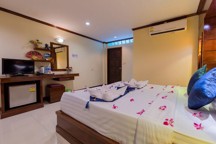 Room 14 of 33