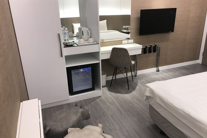Room 17 of 40