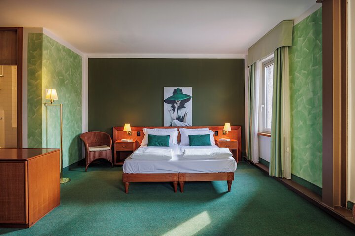 Room 32 of 57