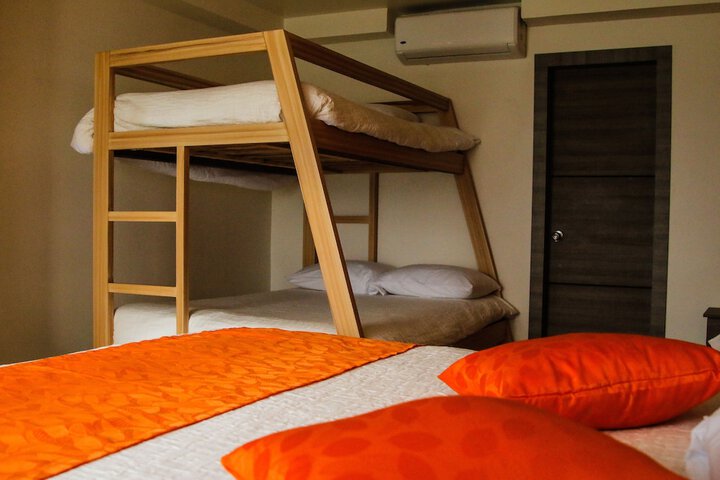 Room 4 of 10