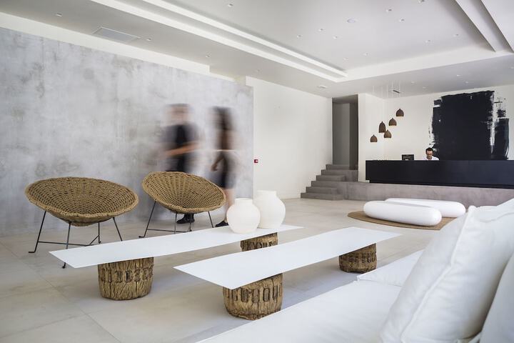 Guest Lobby
