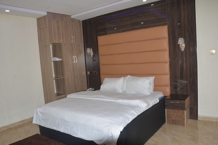 Room 2 of 30