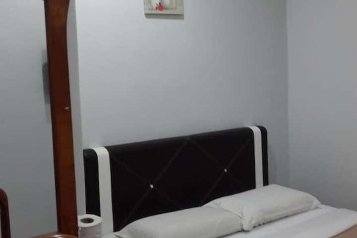 Room 13 of 97