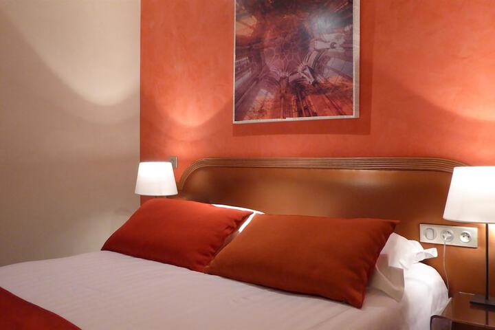 Room 15 of 105