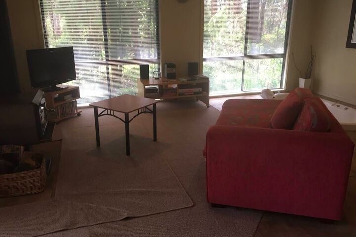 Room 6 of 12
