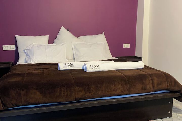 Room 6 of 53