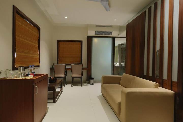 Room 35 of 78
