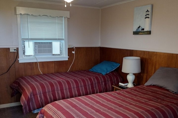 Room 2 of 10