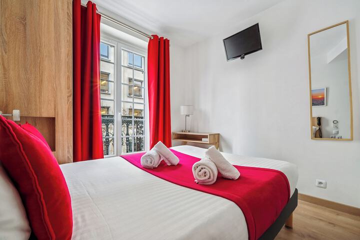 Room 4 of 20
