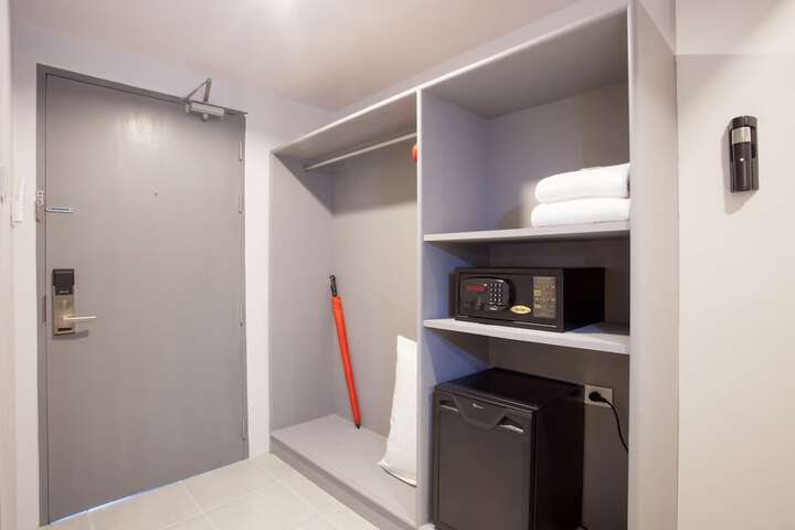 Room 16 of 40