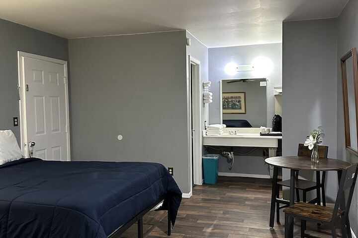 Room 12 of 50