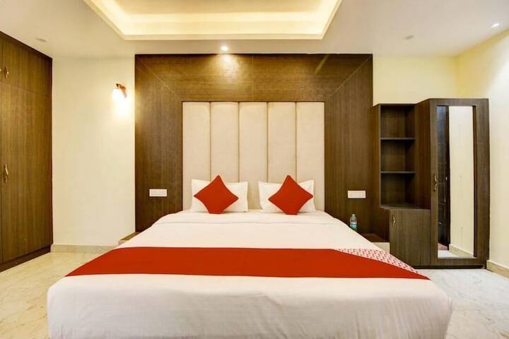 Room 6 of 10
