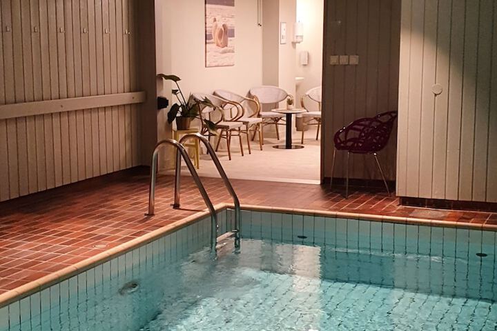 Pool 46 of 69