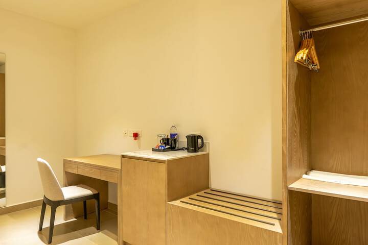 Room 19 of 34