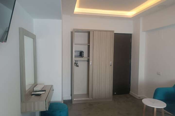 Room 10 of 101