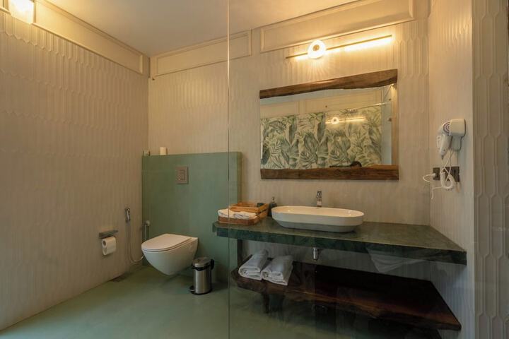 Room 34 of 60