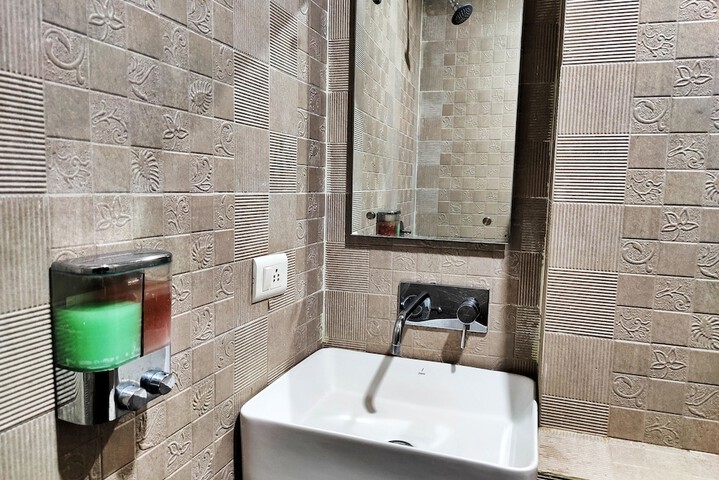 Room 21 of 27