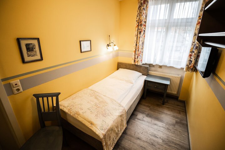 Room 16 of 48