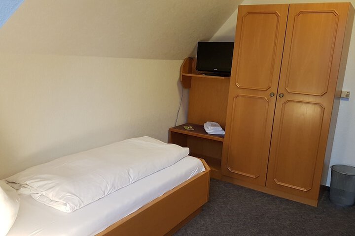 Room 13 of 40