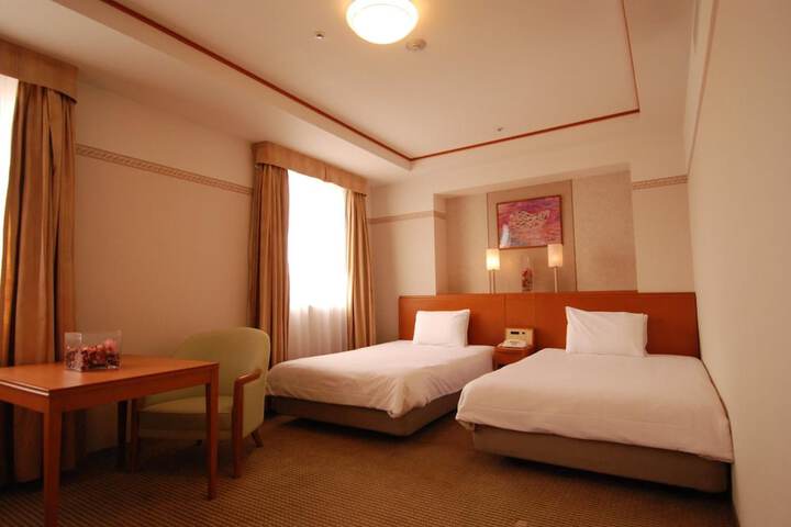 Room 22 of 35