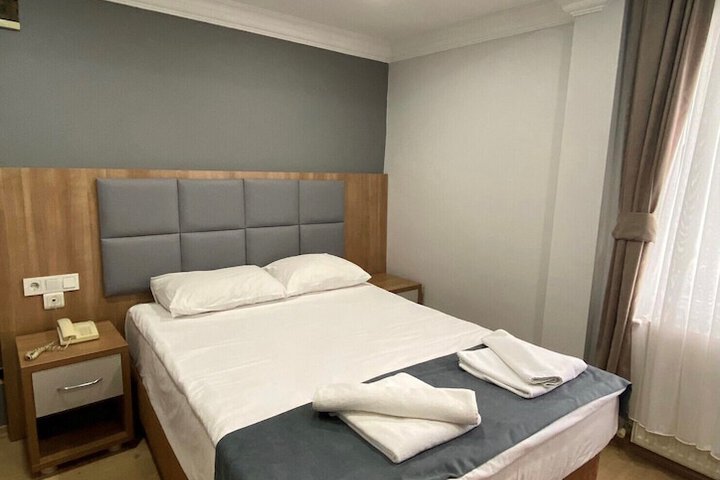 Room 9 of 27