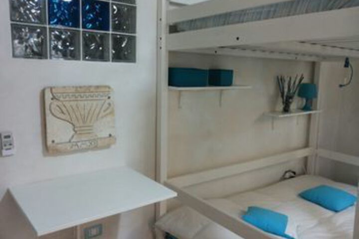 Room 11 of 18