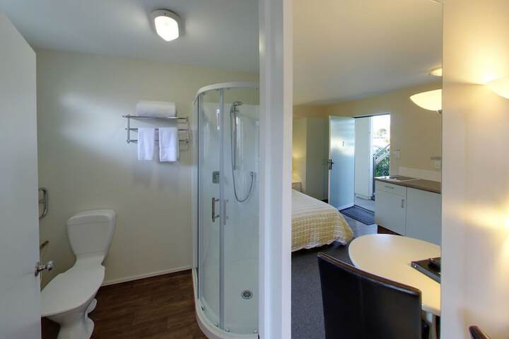 Room 21 of 28