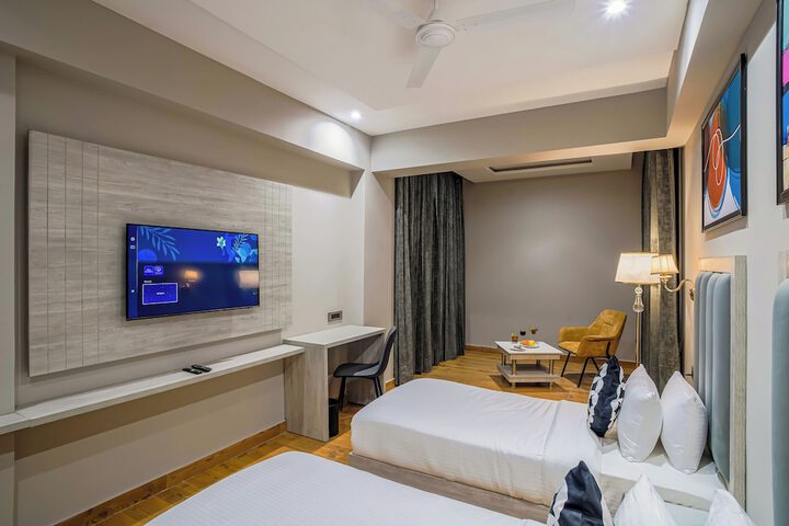 Room 8 of 25