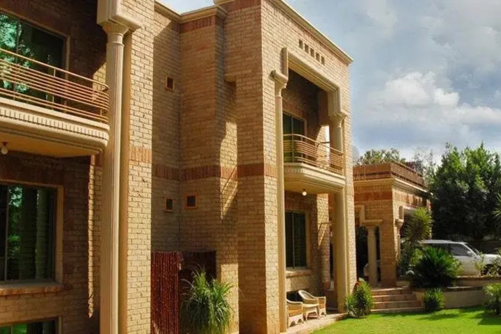 Avari Xpress School Road