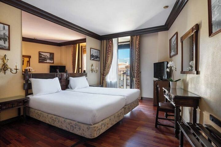 Room 18 of 46