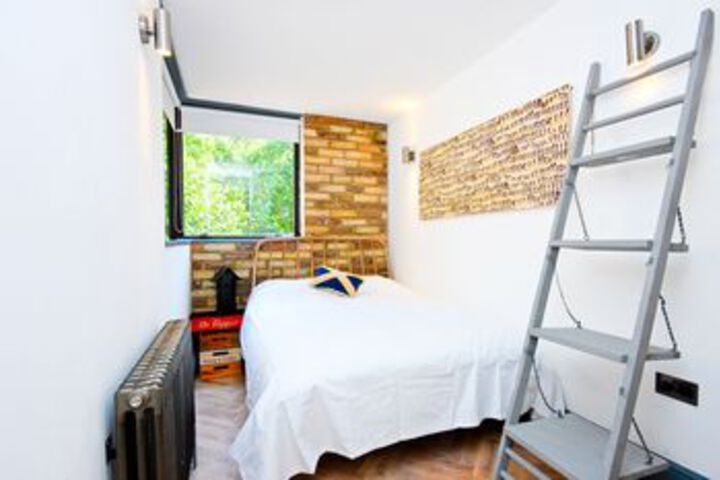 Room 3 of 9
