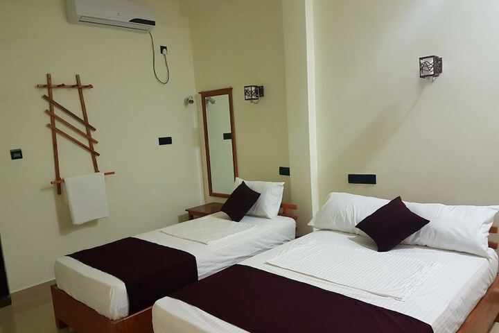 Room 9 of 20
