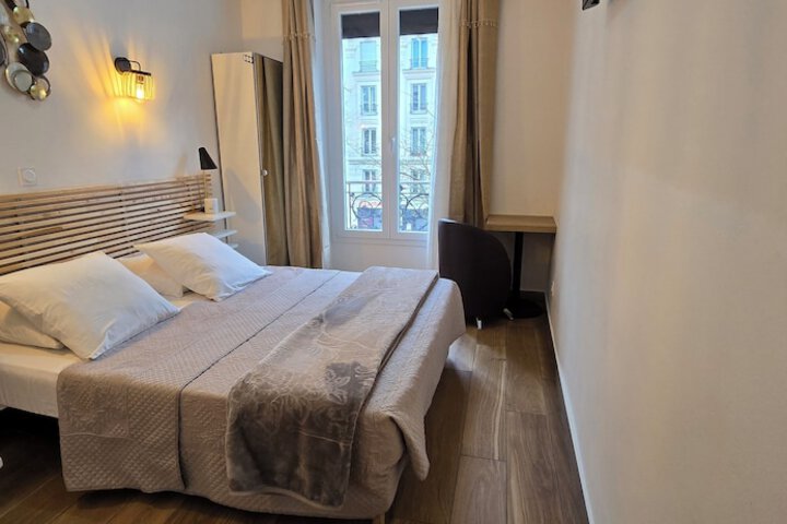 Room 15 of 33